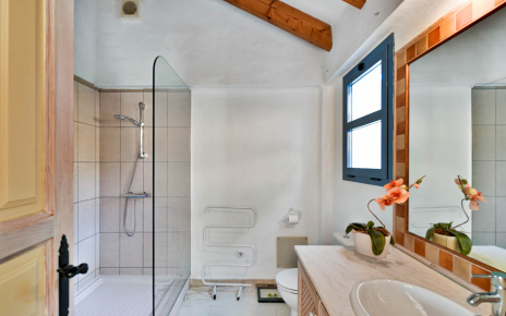 En suite facilities Bedroom 1